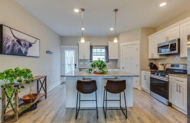 Photo - Pet-Friendly 2-Bedroom Townhome with Pool & Covered Parking