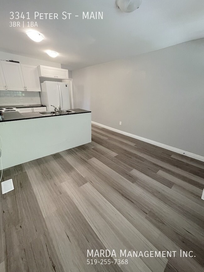 Photo - RENOVATED 3+1BED/1 BATH TOWNHOUSE WEST WINDSOR INCLUSIVE! 1/2 MON FREE Unit MAIN
