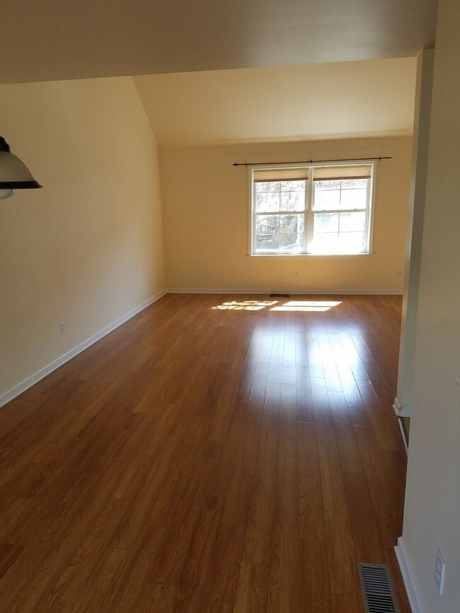 Photo - 211 Amblewood Way