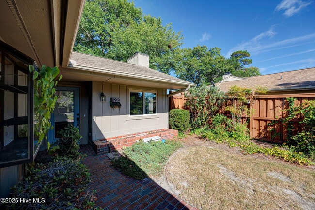 Photo - 1205 2 Mile Cir W