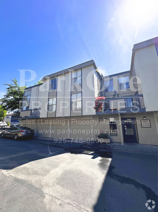 Building Photo - Charming Two-Level Condo
