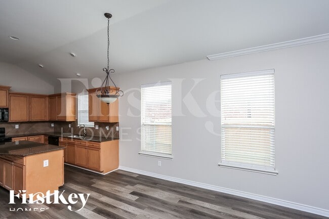 Photo - 905 Sheryn Dr