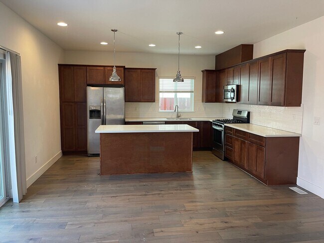 Photo - DKN1459 Unidad #A