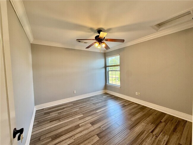 Photo - 422 J.T.L Pkwy