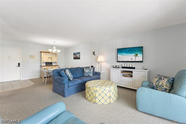 Photo - 555 Park Shore Dr Unidad B302