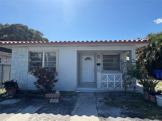 Building Photo - 2752 SW 25th Ter Unit A