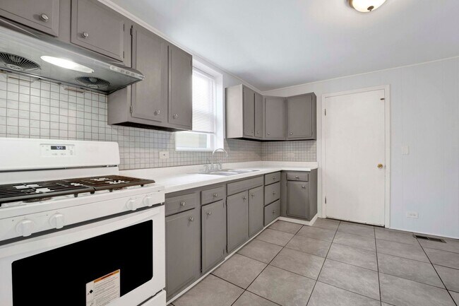 Photo - 465 W 27th St House