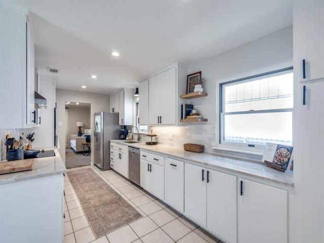 Photo - 708 Williams Way