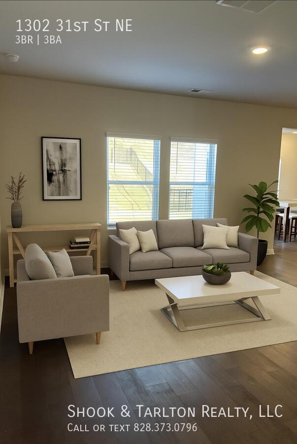 Photo - 1302 31st St NE