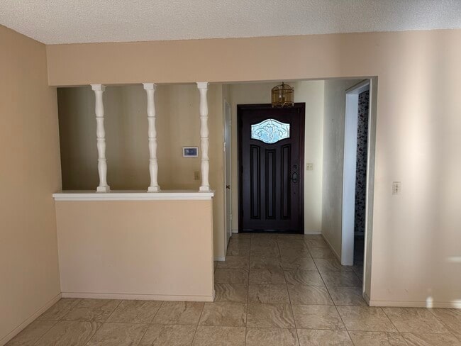 Photo - 15856 Lawnhill Dr