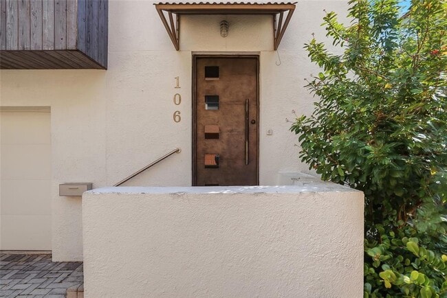 Photo - 106 Fareham Pl N