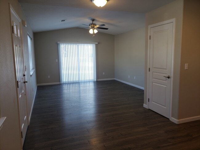 Photo - 1541 Derby St Unit 2 Unit 4