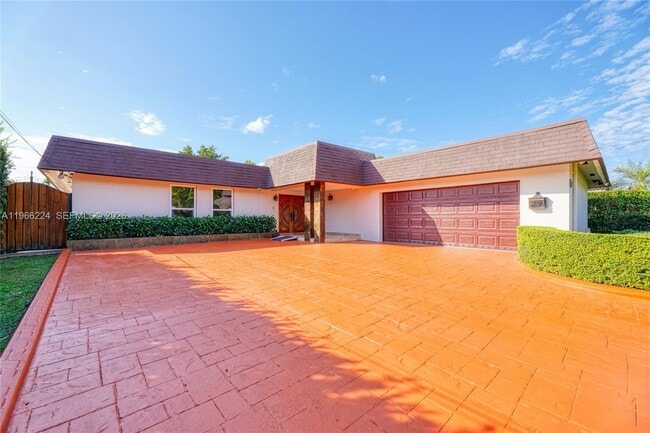 Building Photo - 5826 SW 17th St