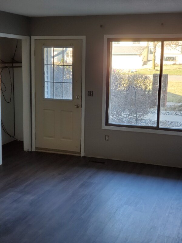 Photo - 1634 Helena Rd N