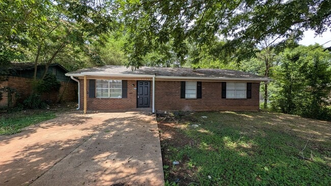 Building Photo - Fenced Yard, Lots of Light, Hard Floors Throughout