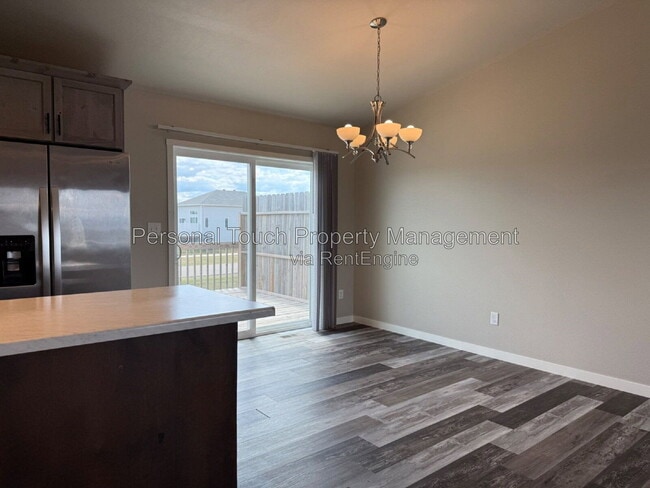 Photo - 1067 Barnes Dr W