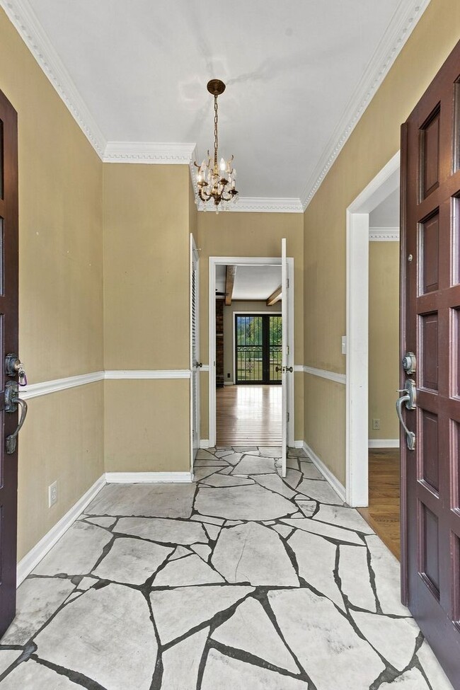 Photo - 1713 Pinetree Ln