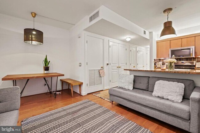 Photo - 616 E St NW Unit 1007
