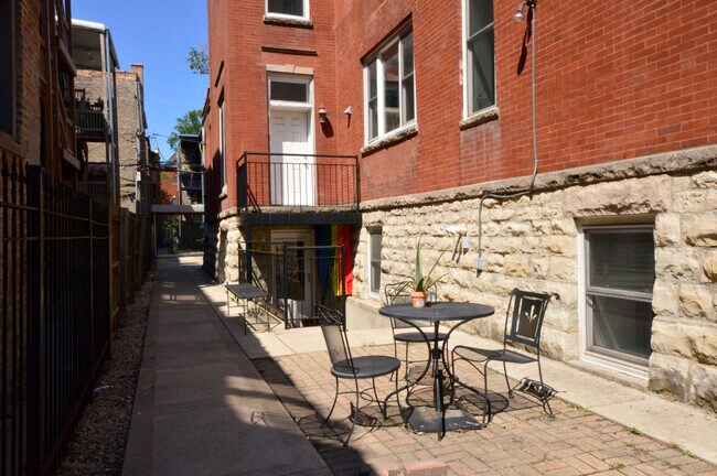 Photo - 2554 W Augusta Blvd Unit 1