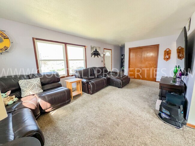 Photo - Price Reduction!! 4 bedroom home in Des Mo...