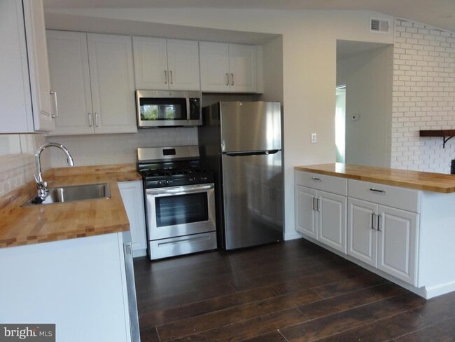 Photo - 7029 Woodley Ln