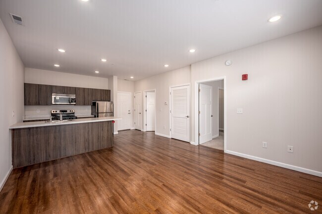 1BR, 1BA - 652SF - Living Room/Kitchen - Park South A