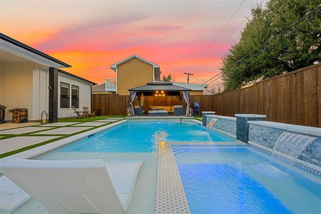 3111 Hedgerow Dr