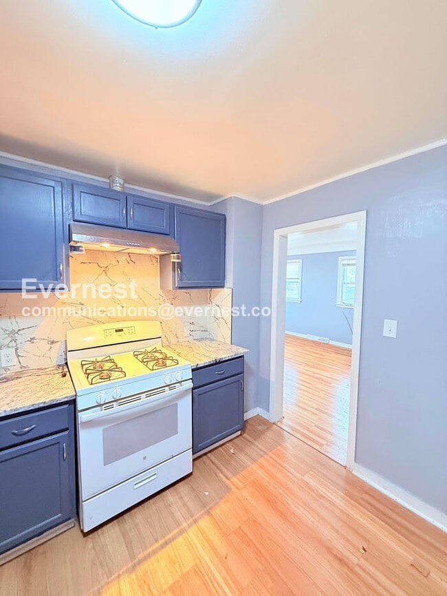 Photo - 8640 Chalmers Ave