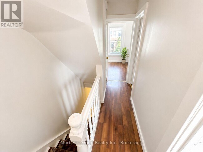 Photo - 151 Lottridge St
