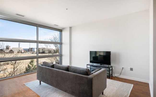 Photo - 2958 Syracuse St Unidad 306