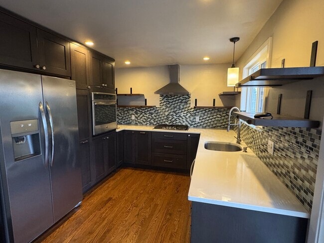 Photo - 3 Bed, 2 Bath, 2 Livingroom's with VIEW