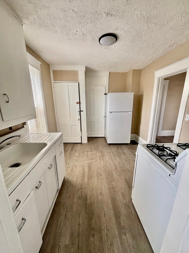 Photo - 158 16th St NW