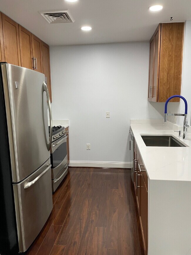 Photo - "Chic Urban Retreat: Stylish 1-Bed Condo w... Unit #429