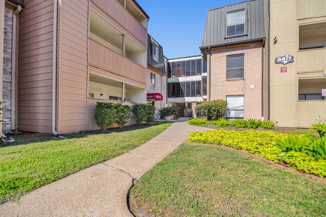 Building Photo - 8415 Hearth Dr Unit Apt 34