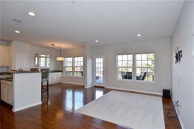 Photo - 616 Edison Dr