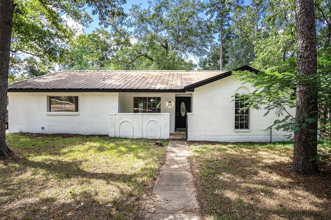Building Photo - Updated 4 bedroom, 3 bath, single story ho... Rental