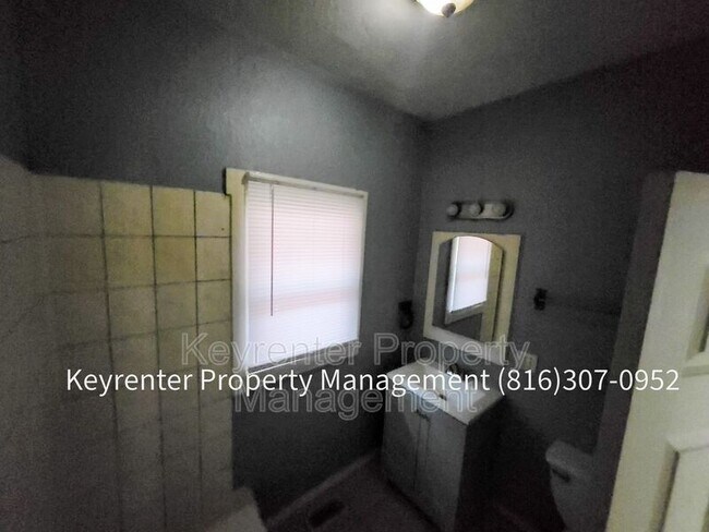 Photo - 1601 E 43rd St