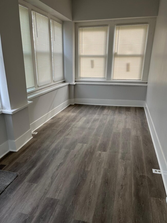 Photo - 11578 S Perry Ave