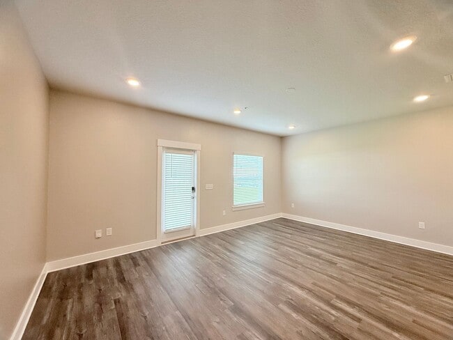 Photo - 3 Bed/2.5 Bath Townhome - Prime Pensacola ...