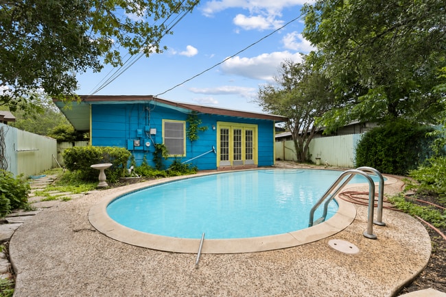 Photo - 2 Bed/2 Bath in Northeast Park Subdivision w/ pool