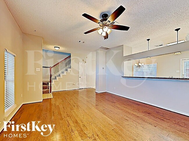 Photo - 5611 Chimney Rock Dr