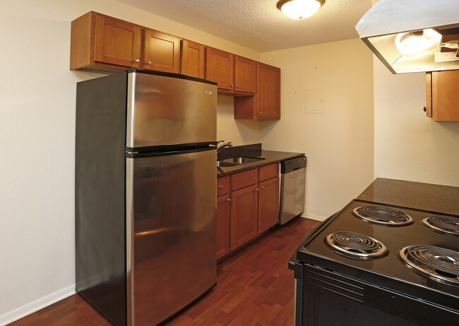 Granite Falls at Silver Lake Apartments