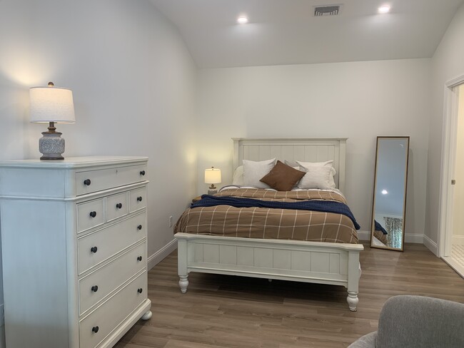 2 Cherry Ln Unit Bristol Highlands Studio
