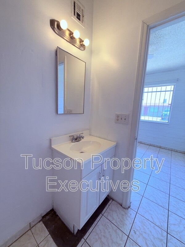 Photo - 5752 S Park Ave