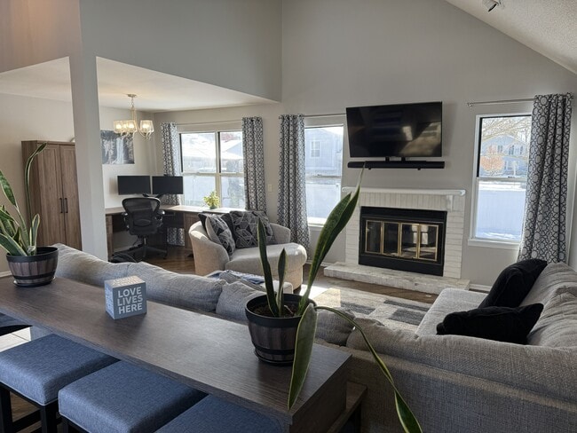 Photo - 525 Lasalle Ln