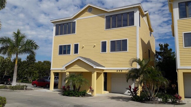 Photo - 657 Cedars Ct Townhome