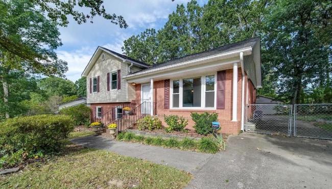 Photo - 730 Pineborough Rd