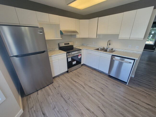 Photo - 8006-815A 15a Ave NW