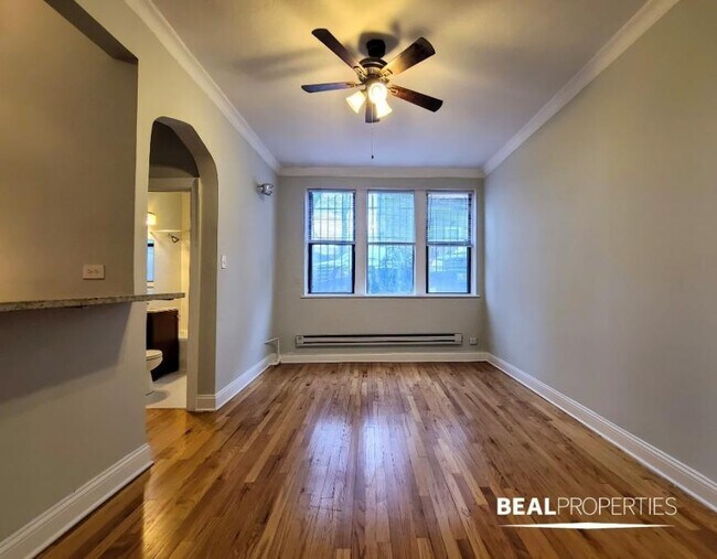 Building Photo - 1 bedroom in CHICAGO IL 60640 Unit 402