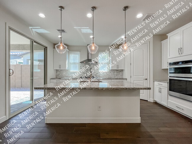 Photo - 657 W Browning Pl